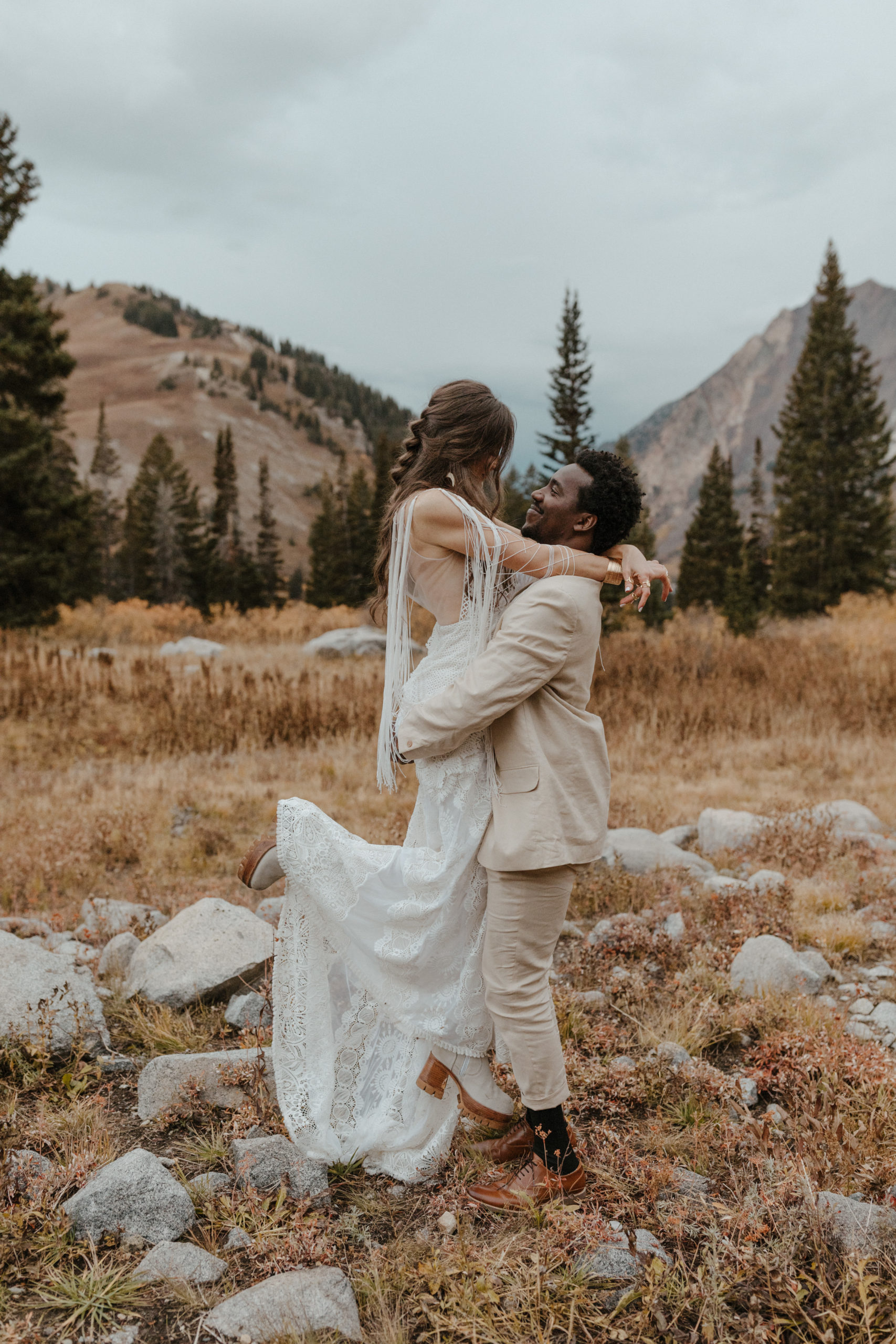 bride and groom in the mountains of utah