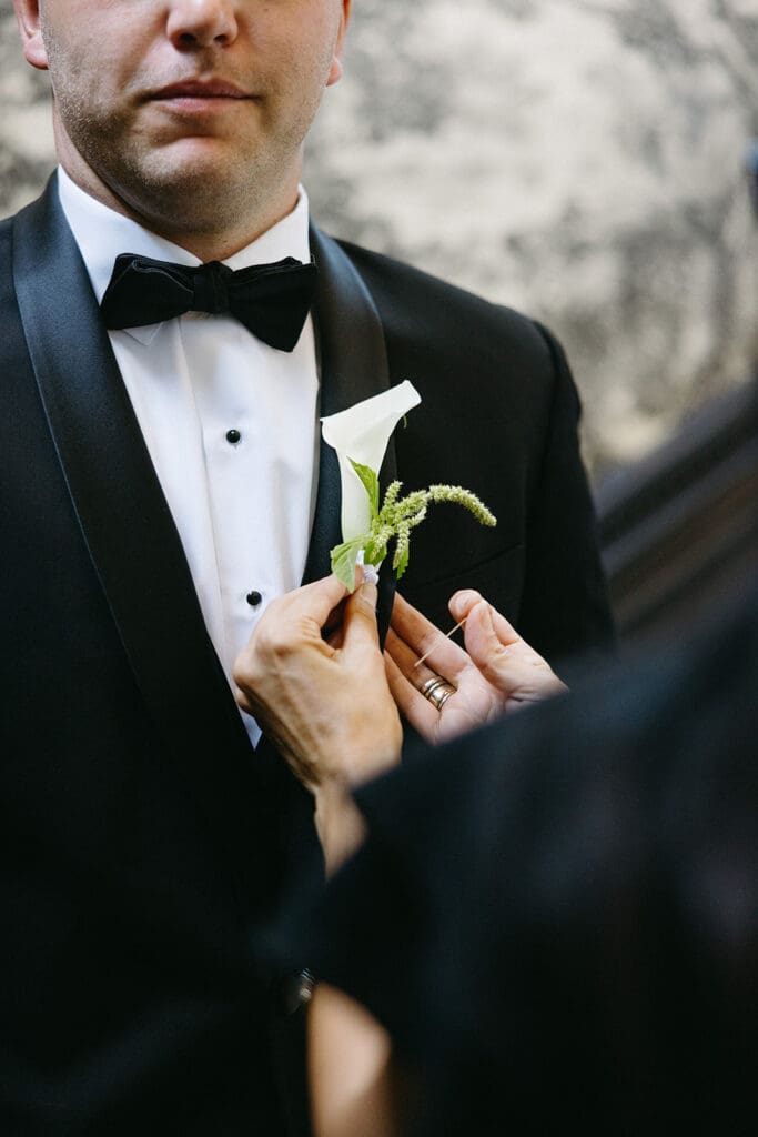 groom boutonniere in black tux